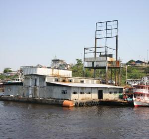 Passeio do Rio Amazonas - O porto para os barcos dos interiores